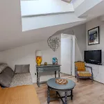 De Maitre Traversant Apartament