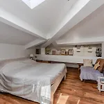 De Maitre Traversant Apartament
