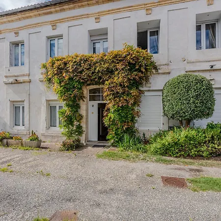 De Maitre Traversant Апартаменты