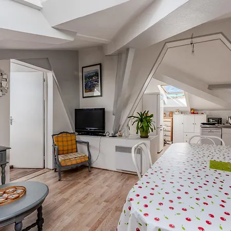 De Maitre Traversant Апартаменты