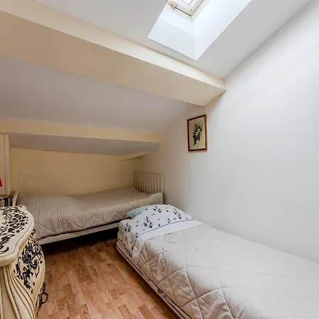 De Maitre Traversant Apartment *