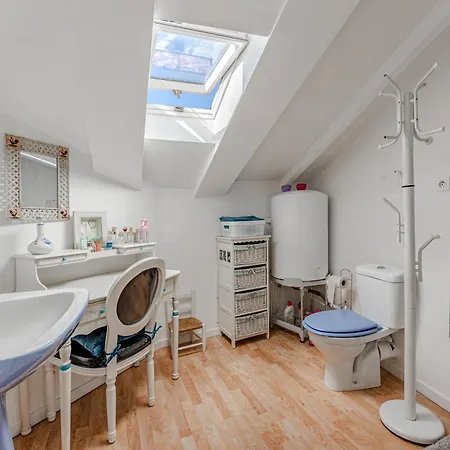 Apartment De Maitre Traversant *