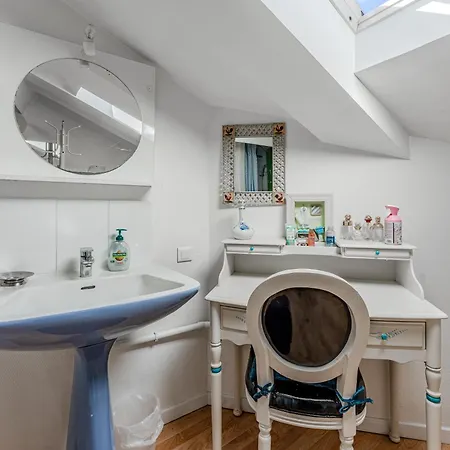 De Maitre Traversant Apartment