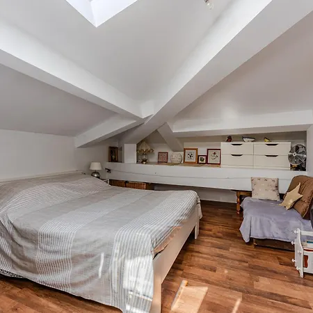 De Maitre Traversant Апартаменты